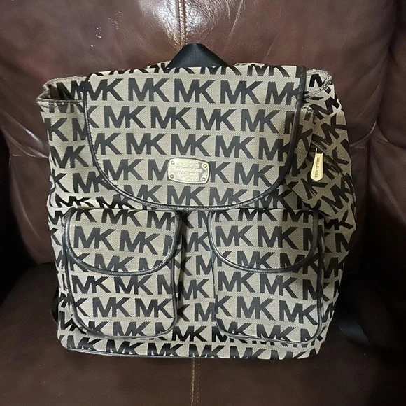 Backpack - Picture 2 of 4